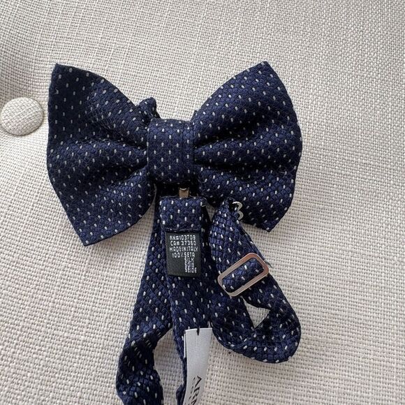 Armani Collezioni Men’s Silk Bow Tie Navy Micro Dot Made in Italy - Picture 2 of 3
